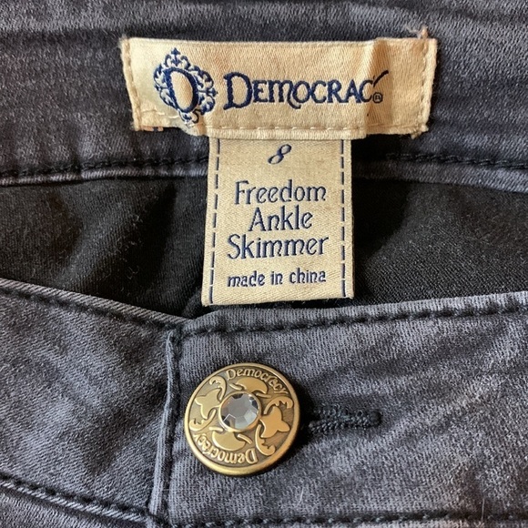 Democracy Freedom Ankle Skimmer jeans good cond 2.75 inch split on ankles - Picture 9 of 10